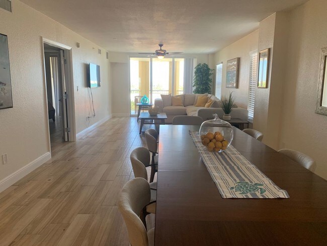 Building Photo - Luxury furnished intercoastal condo