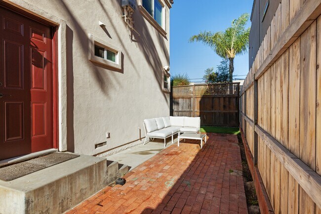 Building Photo - 3993 Honeycutt St