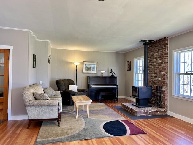 Building Photo - 337 ME-133