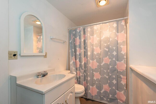 Building Photo - 204 S Clark St