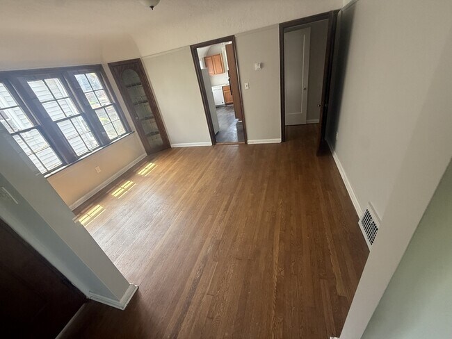 Building Photo - 3718 Gridley Rd