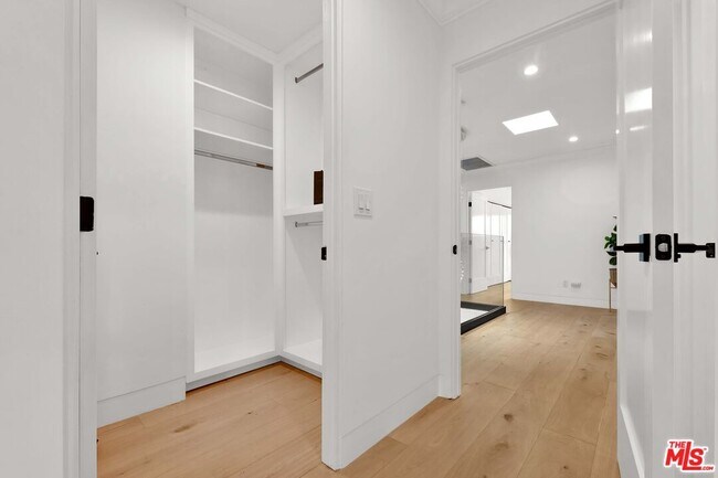 Building Photo - 602 S Lucerne Blvd