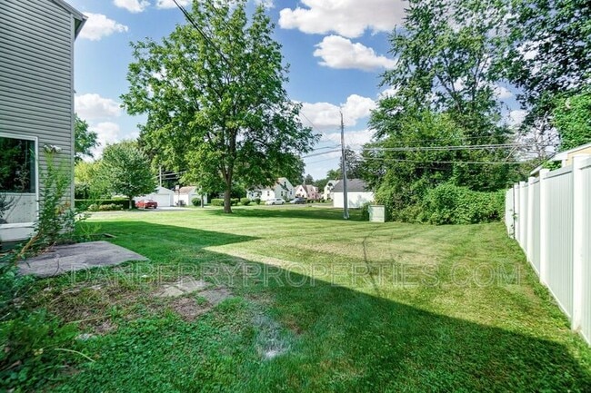 Building Photo - 1103 Searles Rd