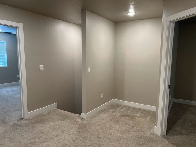 Building Photo - 2086 325 W