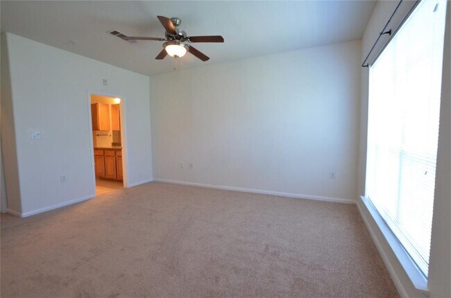 Building Photo - 9200 Westheimer Rd