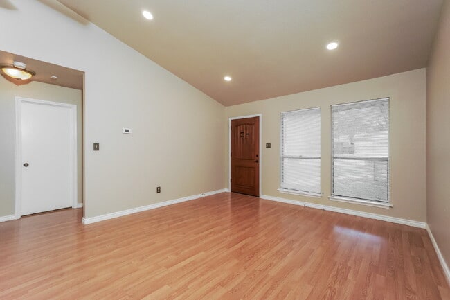 Building Photo - "Charming 3-Bedroom San Antonio Home with Cozy Fireplaces & Ample Storage!"