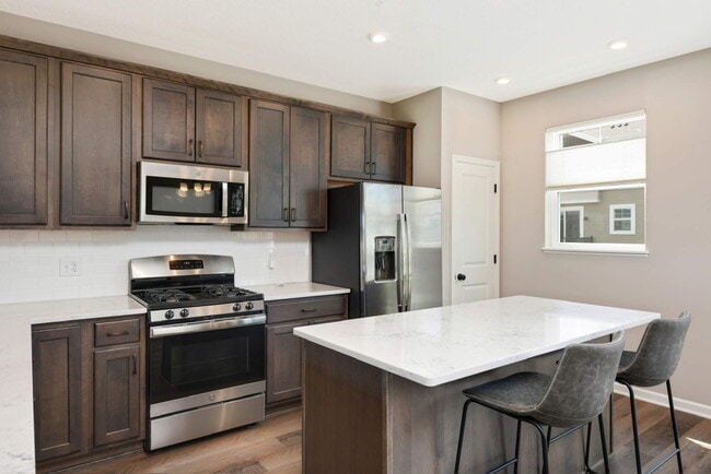 Building Photo - 848 Roselyn Dr
