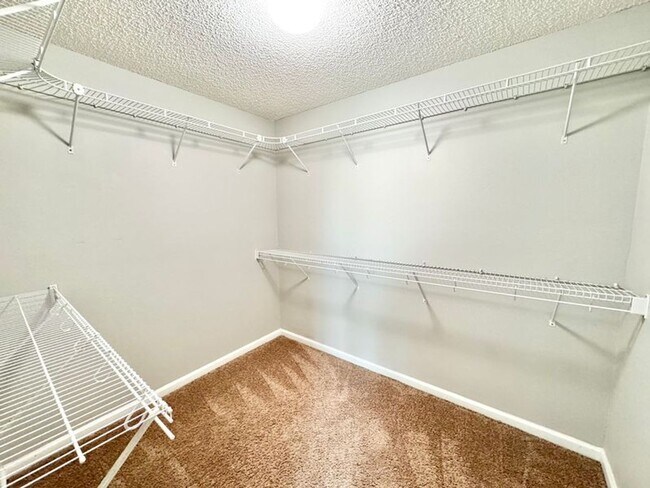 Building Photo - Townhome located in Live Oak!!