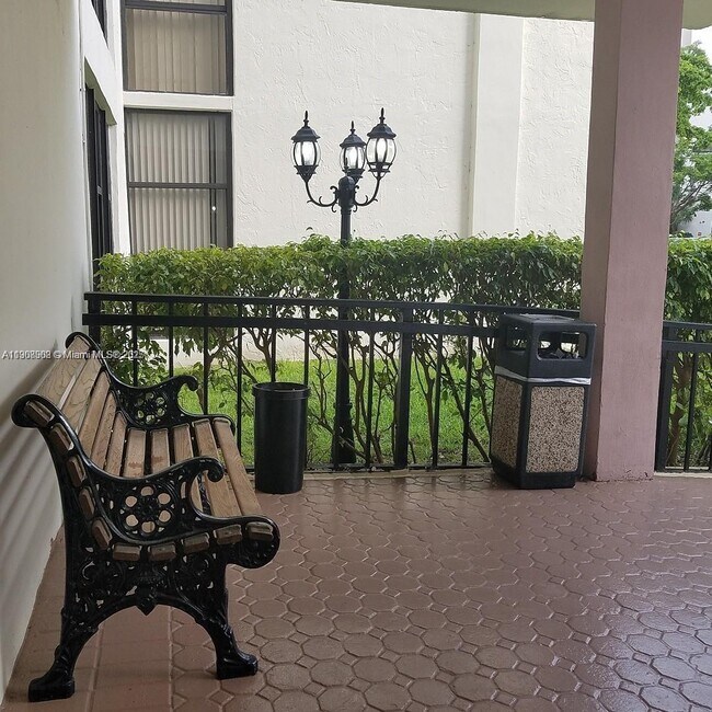 Building Photo - 17021 N Bay Rd