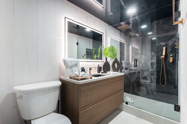 Building Photo - 8743 Thomas Dr