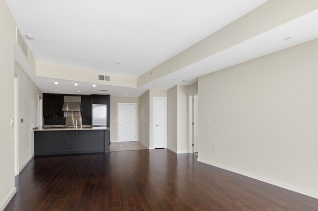 Building Photo - 10 Terminus Luxury 2 Bedroom Condo in Hear...