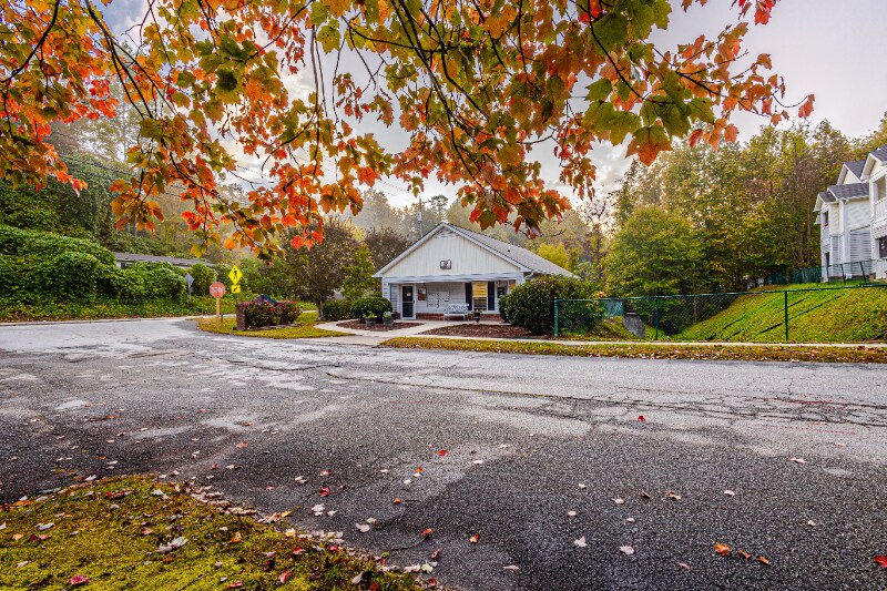 Building Photo - 585 Franklin Grove Church Rd