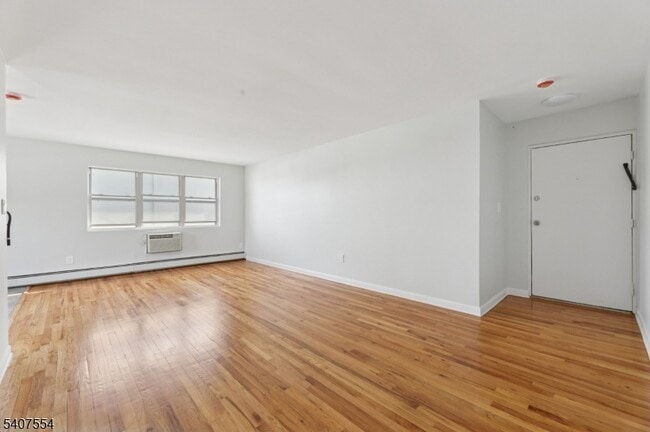 Building Photo - 94 Park Ave