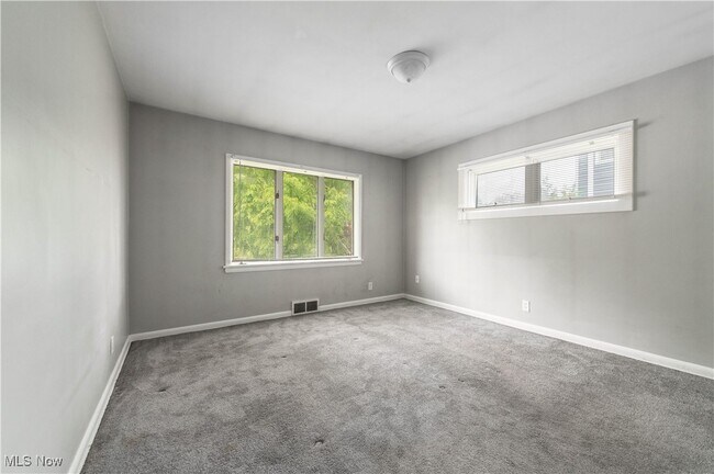 Building Photo - 23728 Glenhill Dr