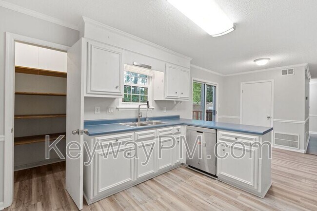 Building Photo - 511 Adams Mill Ln