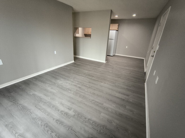 Building Photo - Monett Meadows