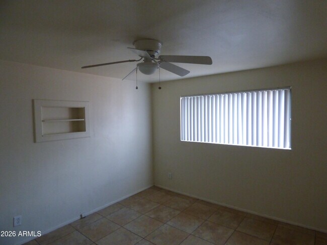 Building Photo - 1309 W 7th Pl