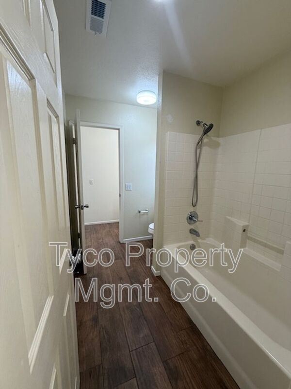 Building Photo - 1504 Welch Pl