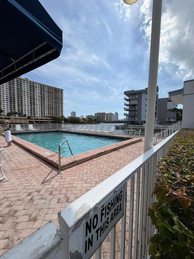 Building Photo - 4000 NE 170th St