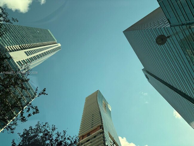 Building Photo - 151 SE 15th Rd