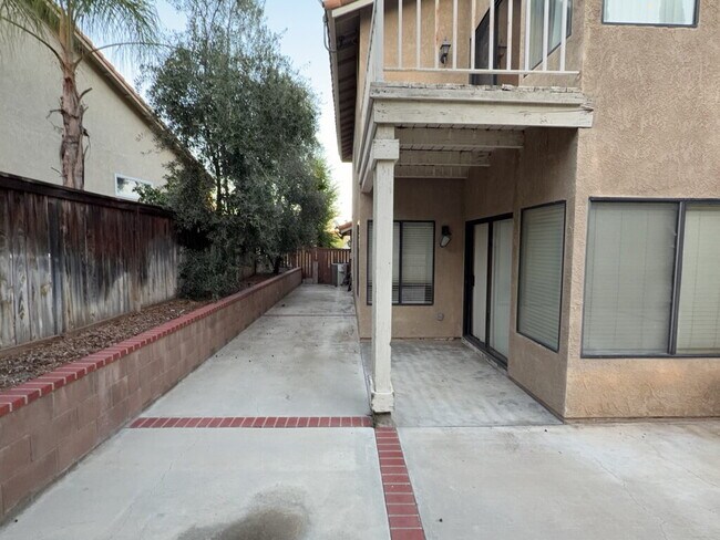 Building Photo - "Charming 4-Bedroom Oasis with 2 Full Bath...