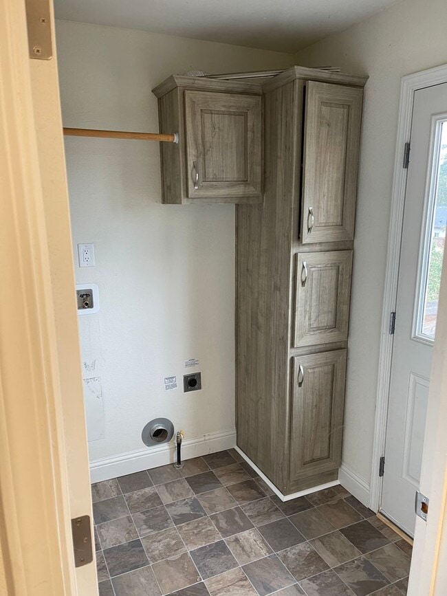 Building Photo - Magalia Home for rent, 3bed 2bath, enclose...