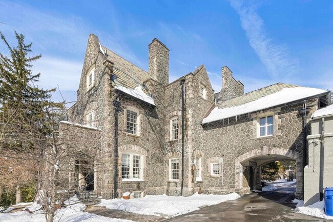 Building Photo - 394 E Palisade Ave