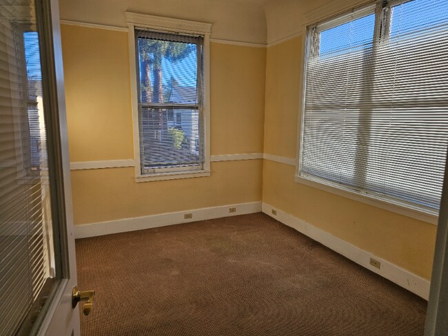 Building Photo - 866 3rd St