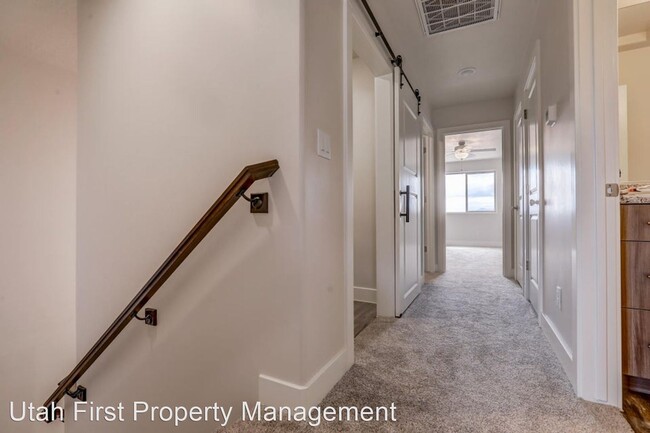 Building Photo - 3 br, 2.5 bath House - 1005 N Tortoise Roc...