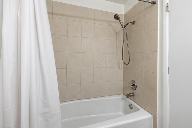 Building Photo - 377 Farmingdale Cir