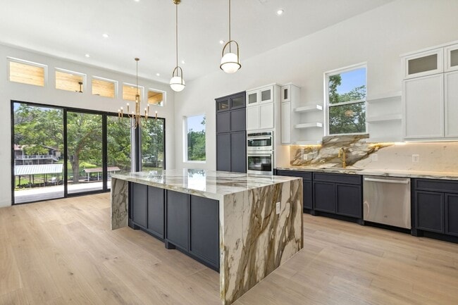 Building Photo - 111 Nob Hill Cir