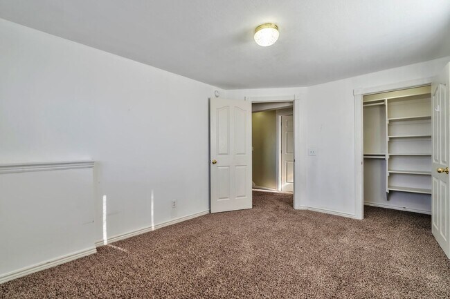 Building Photo - 426 W 2700 S
