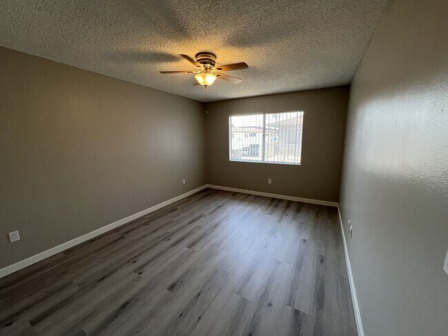 Building Photo - Delano