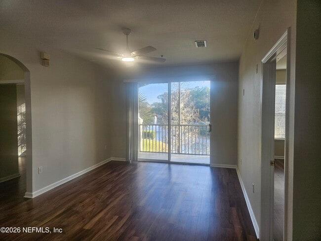 Building Photo - 10550 Baymeadows Rd