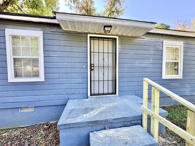 Building Photo - 1761 Winston Dr