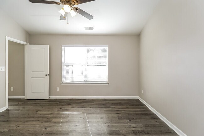 Building Photo - 5012 Broad Leaf Ct