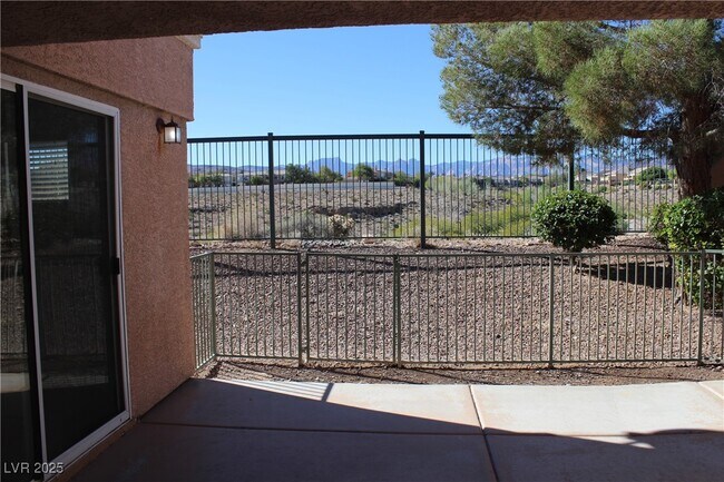 Building Photo - 733 Chase Tree St