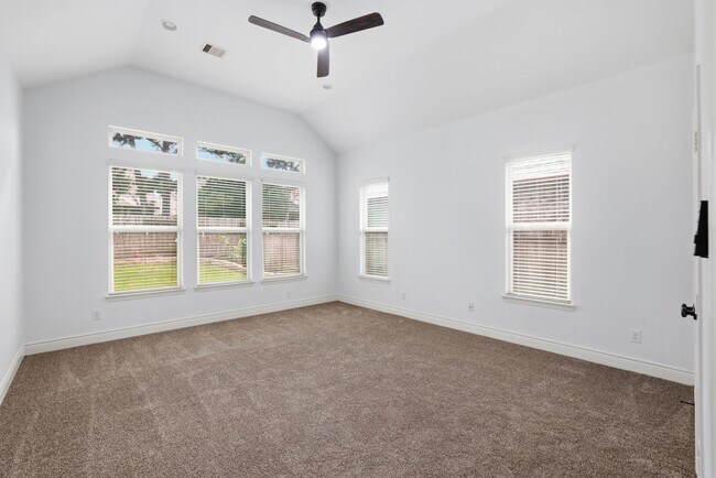 Building Photo - 135 Deerfield Meadow Dr