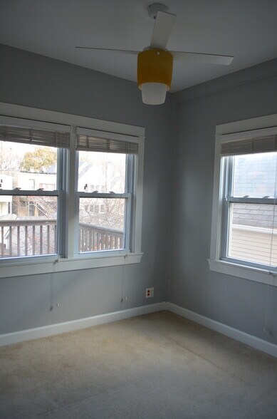 Back bedroom - 3643 N Hoyne Ave
