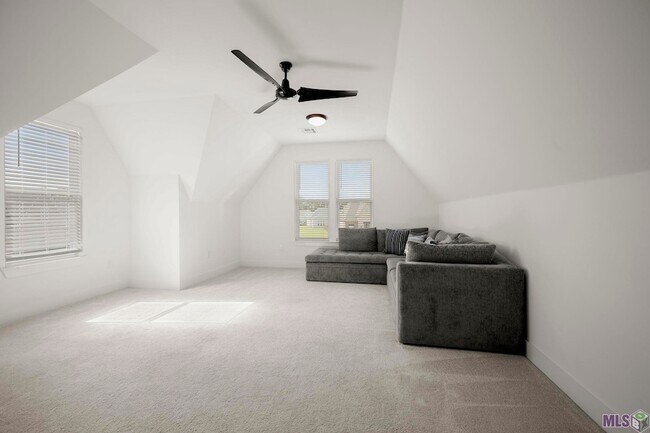 Building Photo - 39262 Bridge Path Ln