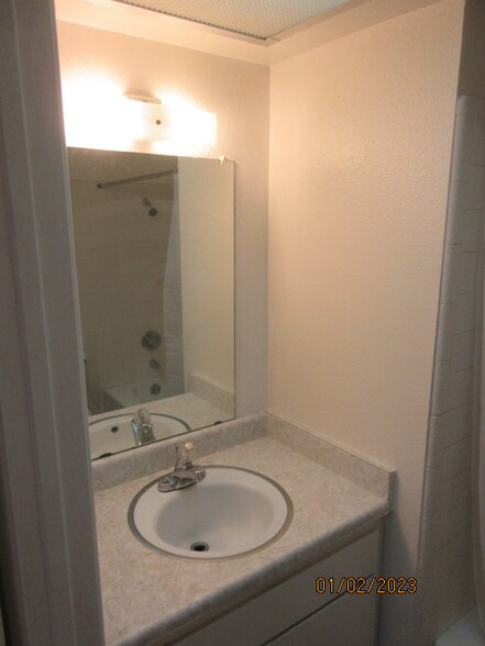 Building Photo - 198 W Mariposa St