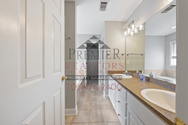 Building Photo - 8079 Garrett Pines Dr