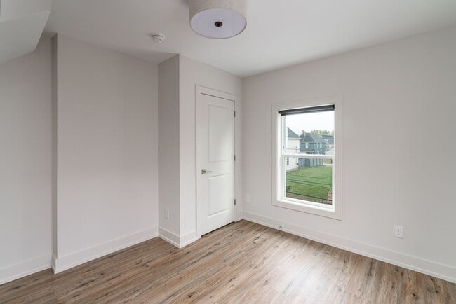 Building Photo - 468-470 E. 2nd Ave