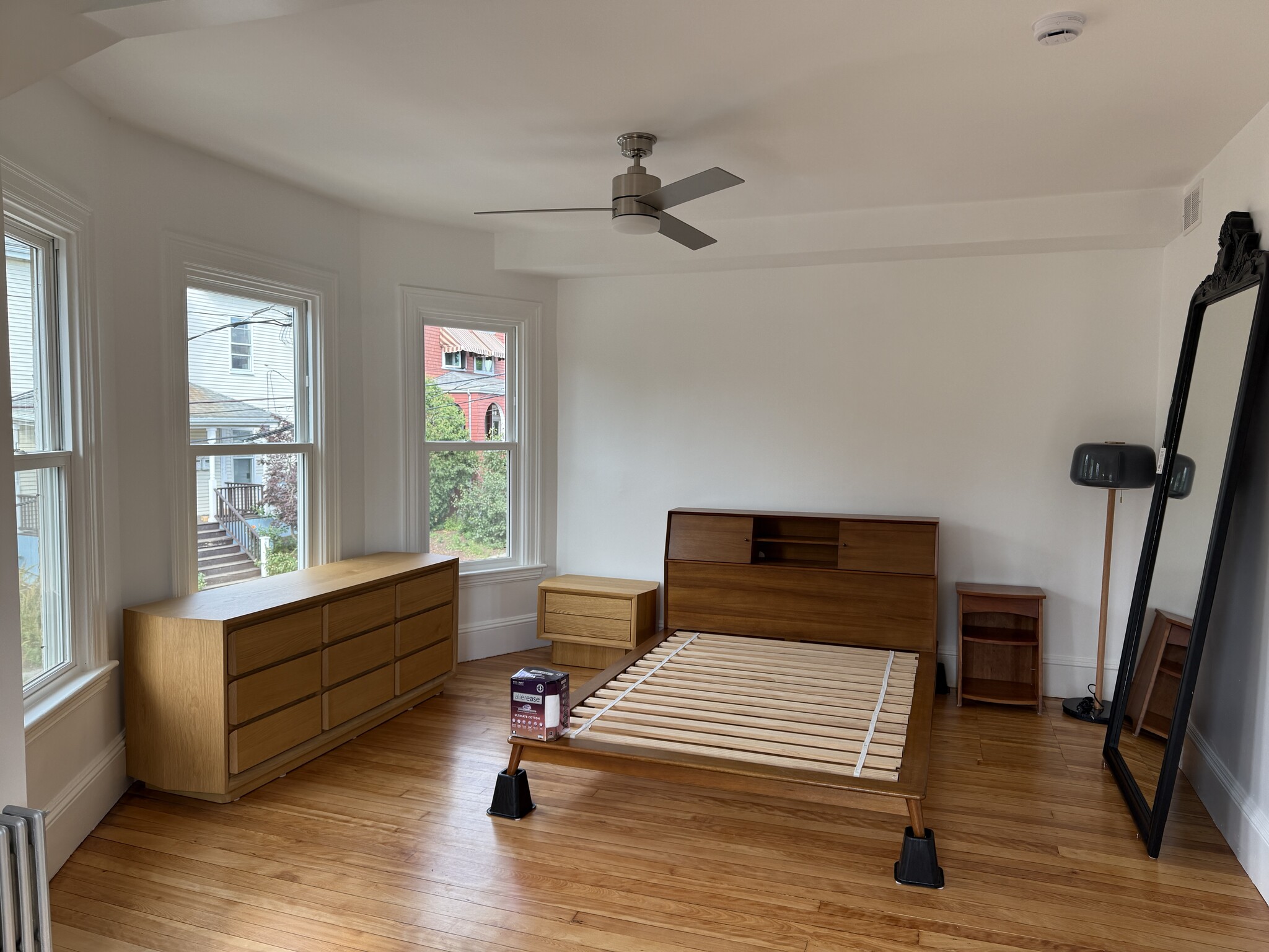 Building Photo - 96 Munroe St