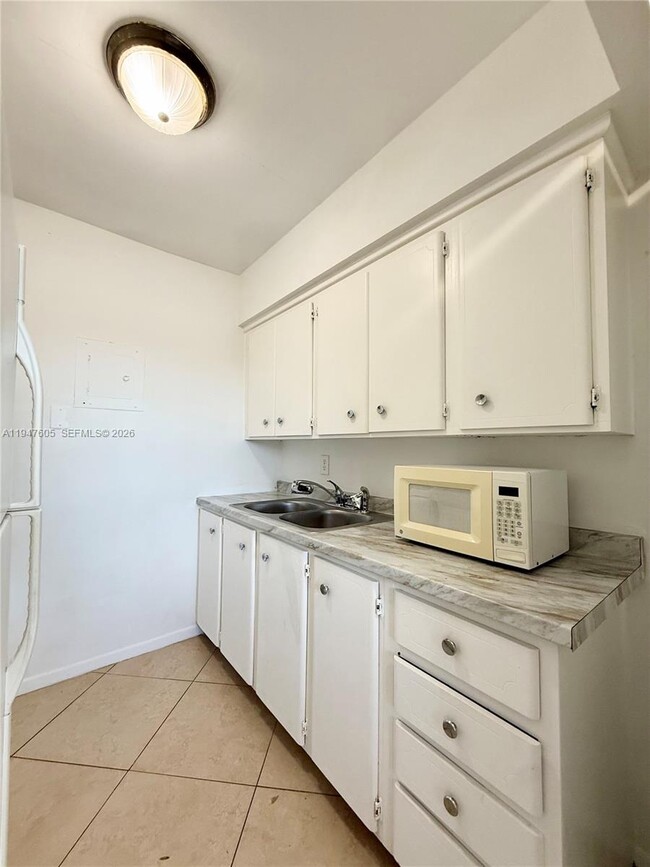 Building Photo - 10 SE 9th Ave