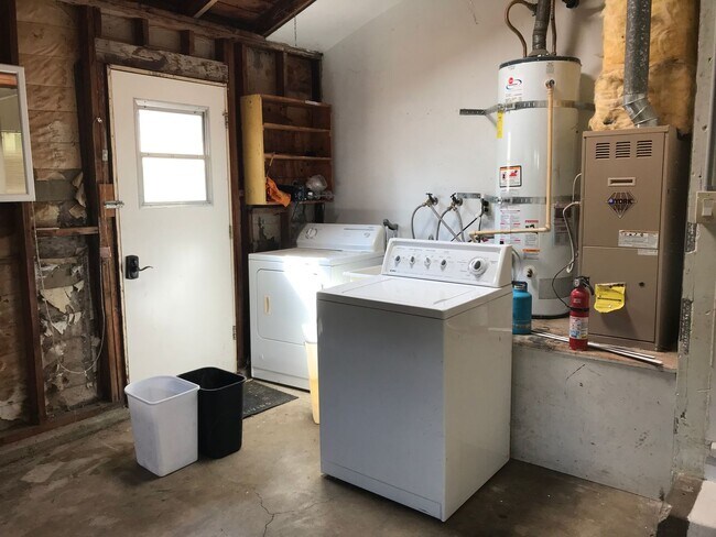 Building Photo - Great Home Near Cal Poly!