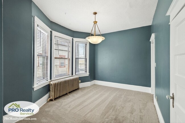 Building Photo - 2 Bedroom Main Level Duplex Unit