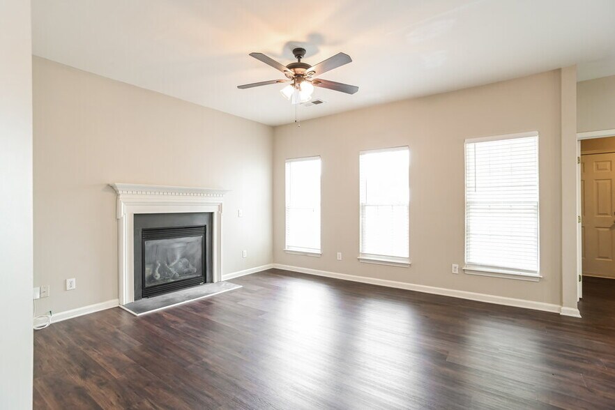 Building Photo - 6833 Tanners Creek Dr