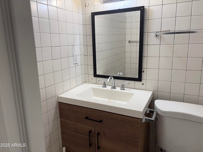 Building Photo - 3605 S Cutler Dr