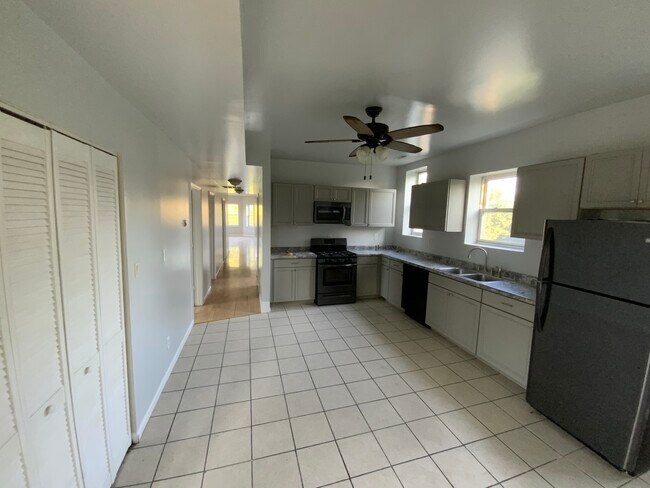 Building Photo - 6508 S Morgan St